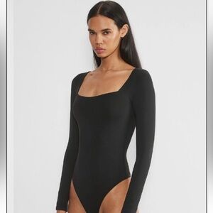 Aritzia Babaton Contour Long Sleeve Bodysuit Square Neck Black